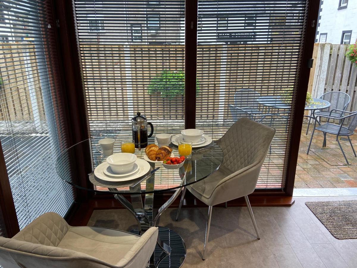 The Courtyard Apartment Brampton  Zewnętrze zdjęcie